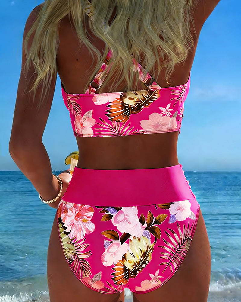 Bikini met contrasterend bloemenpatroon en split
